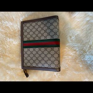 gucci pouch